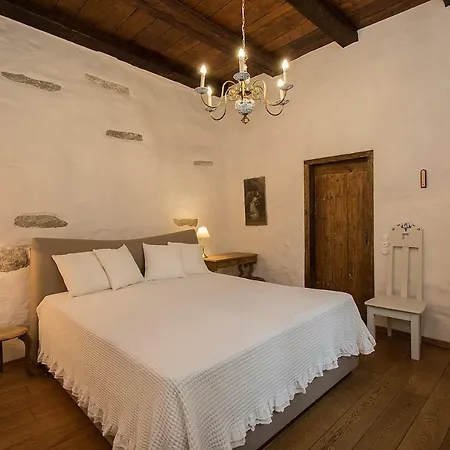 Medieval Beauty With Private Entrance Apartment *