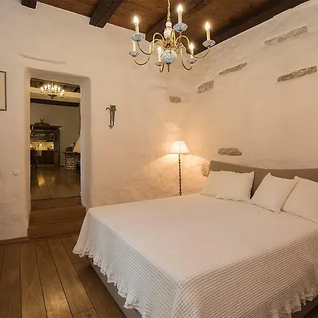 Medieval Beauty With Private Entrance Apartment